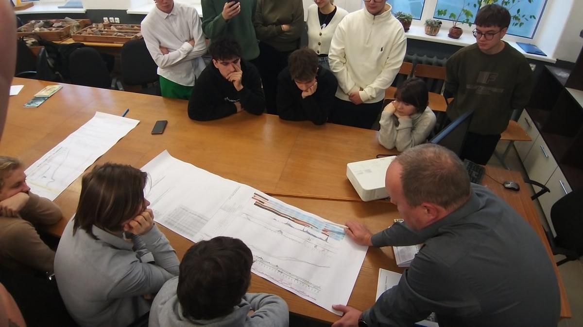 3 Специалисты ПО «Белоруснефть» делятся практическим опытом со студентами будущими нефтяниками 3 Специалисты ПО «Белоруснефть» делятся практическим опытом со студентами будущими нефтяниками