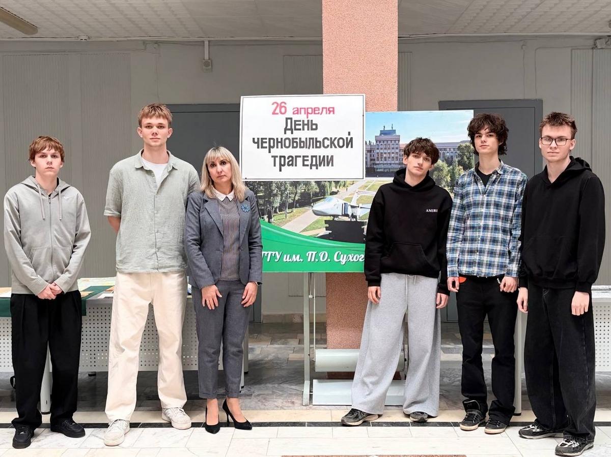 Студенты и преподаватели машиностроительного факультета посетили выставку посвященную годовщины Чернобыльской трагедии
