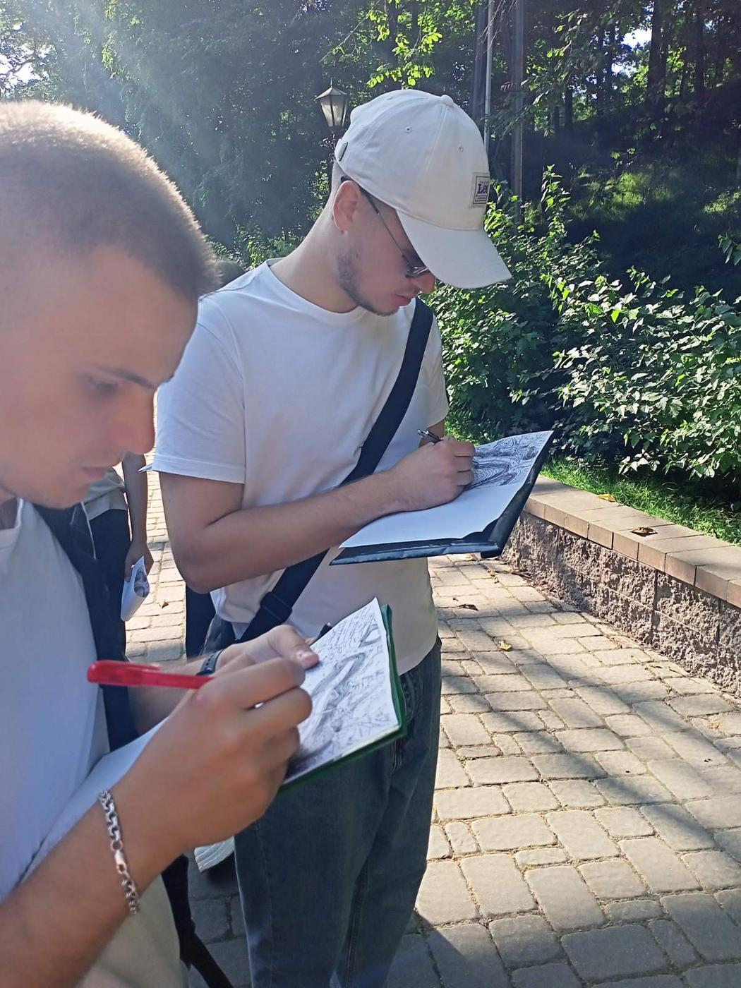 Студенты МСФ группы НР-41 проходят геодезическую практику в зелёной зоне г. Гомеля