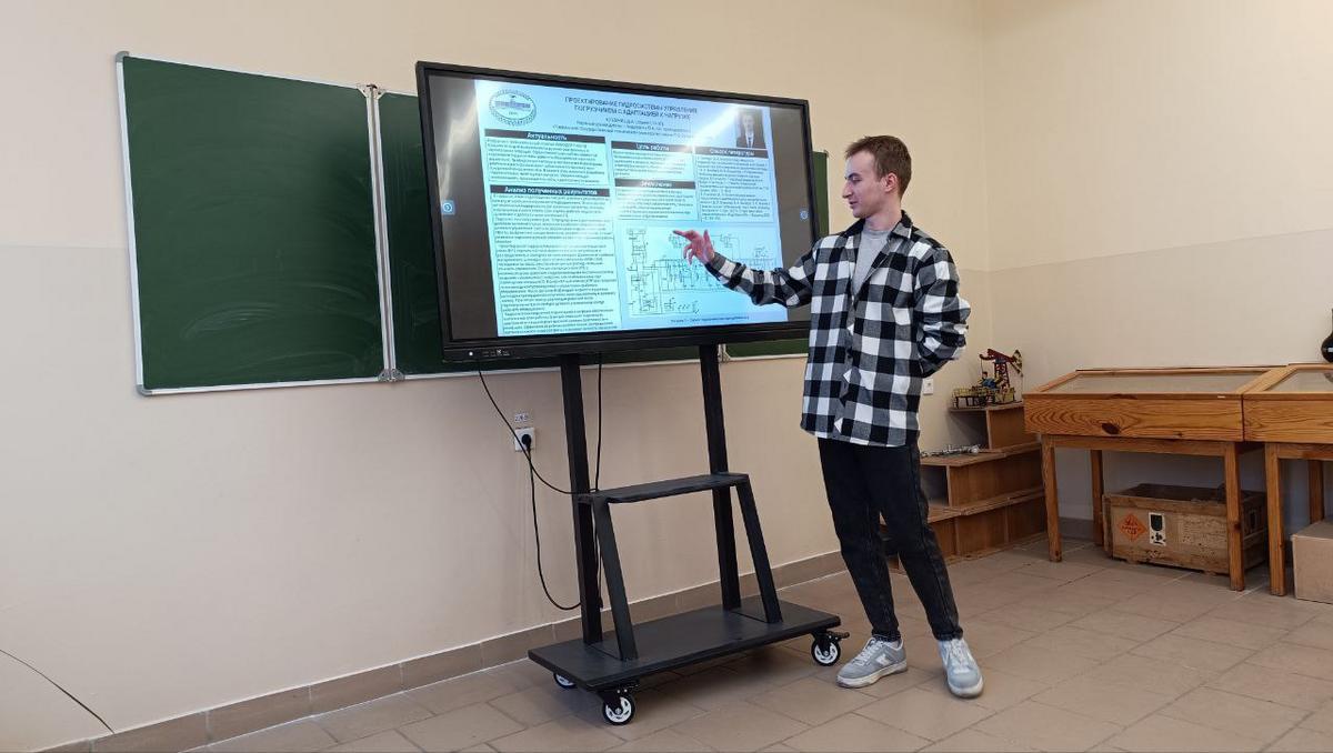 2 Научно-технический семинар по современным гидравлическим системам со студентами специальности "Гидропневмосистемы мобильных и технологических машин и оборудования"