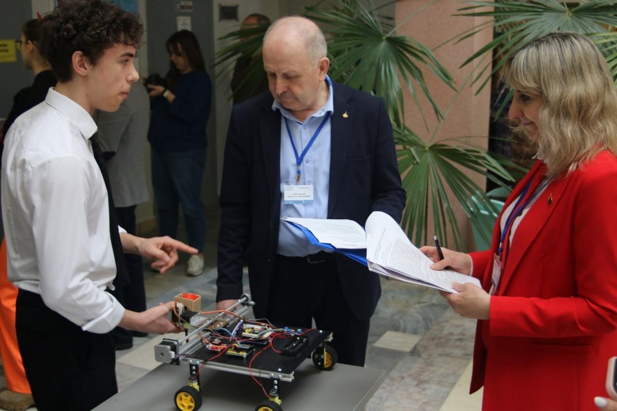 1 Преподаватели МСФ в жюри IX региональной конференции школьников