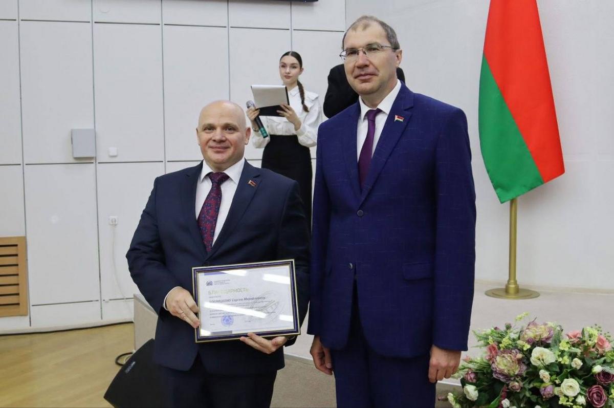 Поздравляем декана МСФ с успешным окончанием Академии! Поздравляем декана МСФ с успешным окончанием Академии!