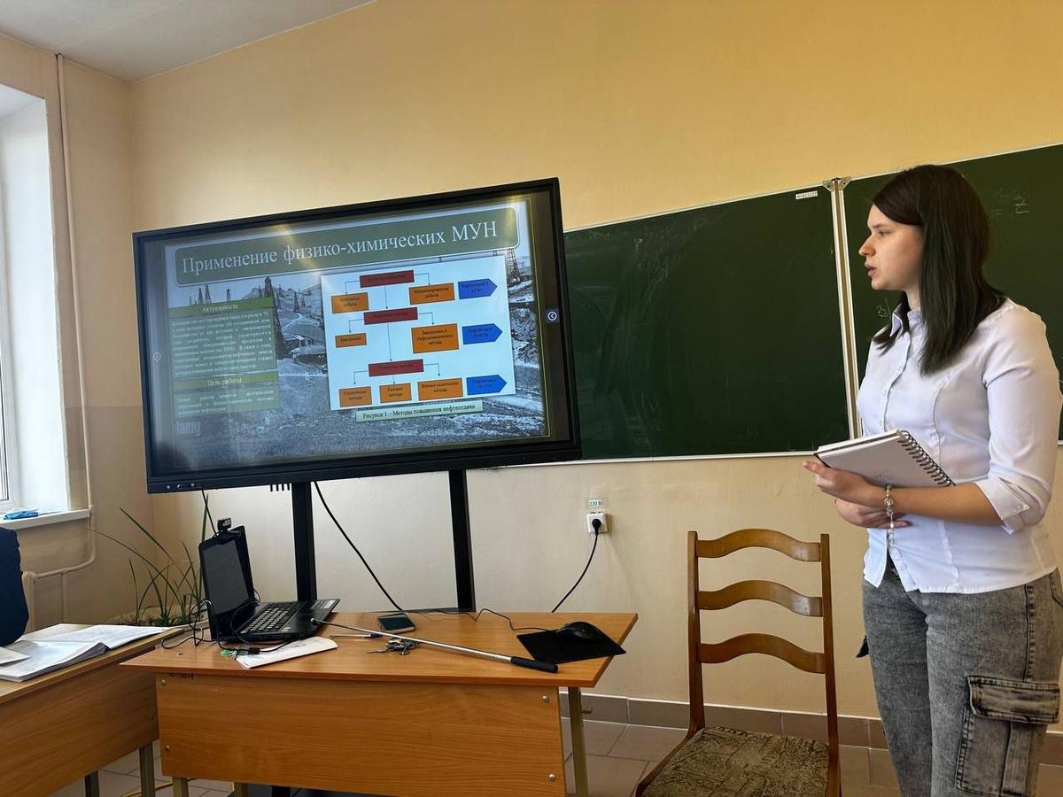 9 Работа секции "Машиностроение и Нефтегазразработка" на международной студенческой конференции