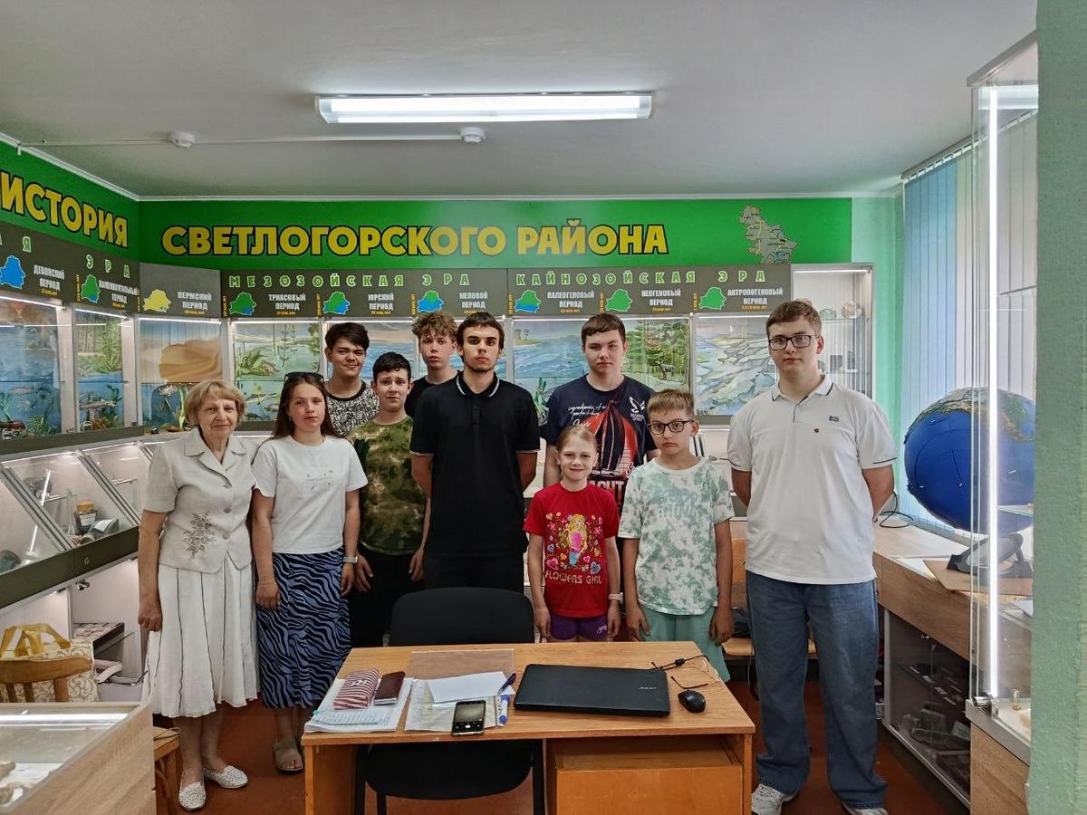 Занятия с учащимися кружка по геологии Светлогорского Центра творчества детей и молодежи "Ювента"