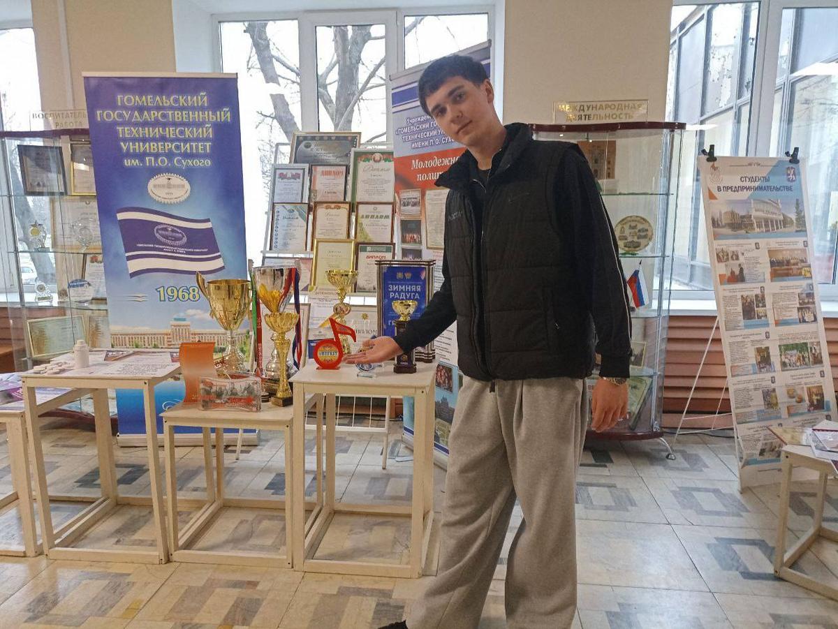 3 Студенты МСФ на выставке  «В единстве народа - сила страны»