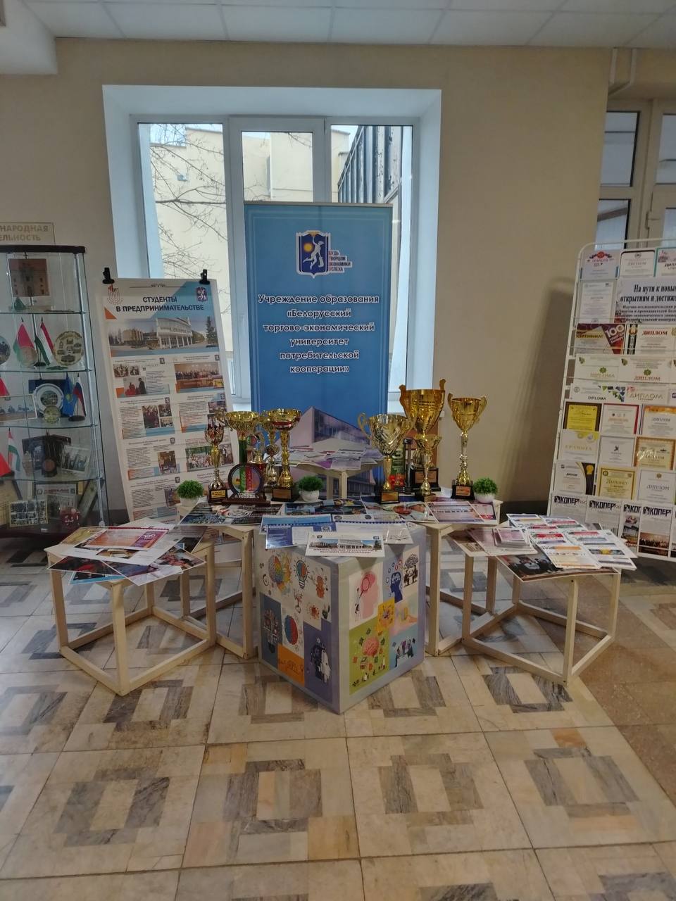 5 Студенты МСФ на выставке  «В единстве народа - сила страны»