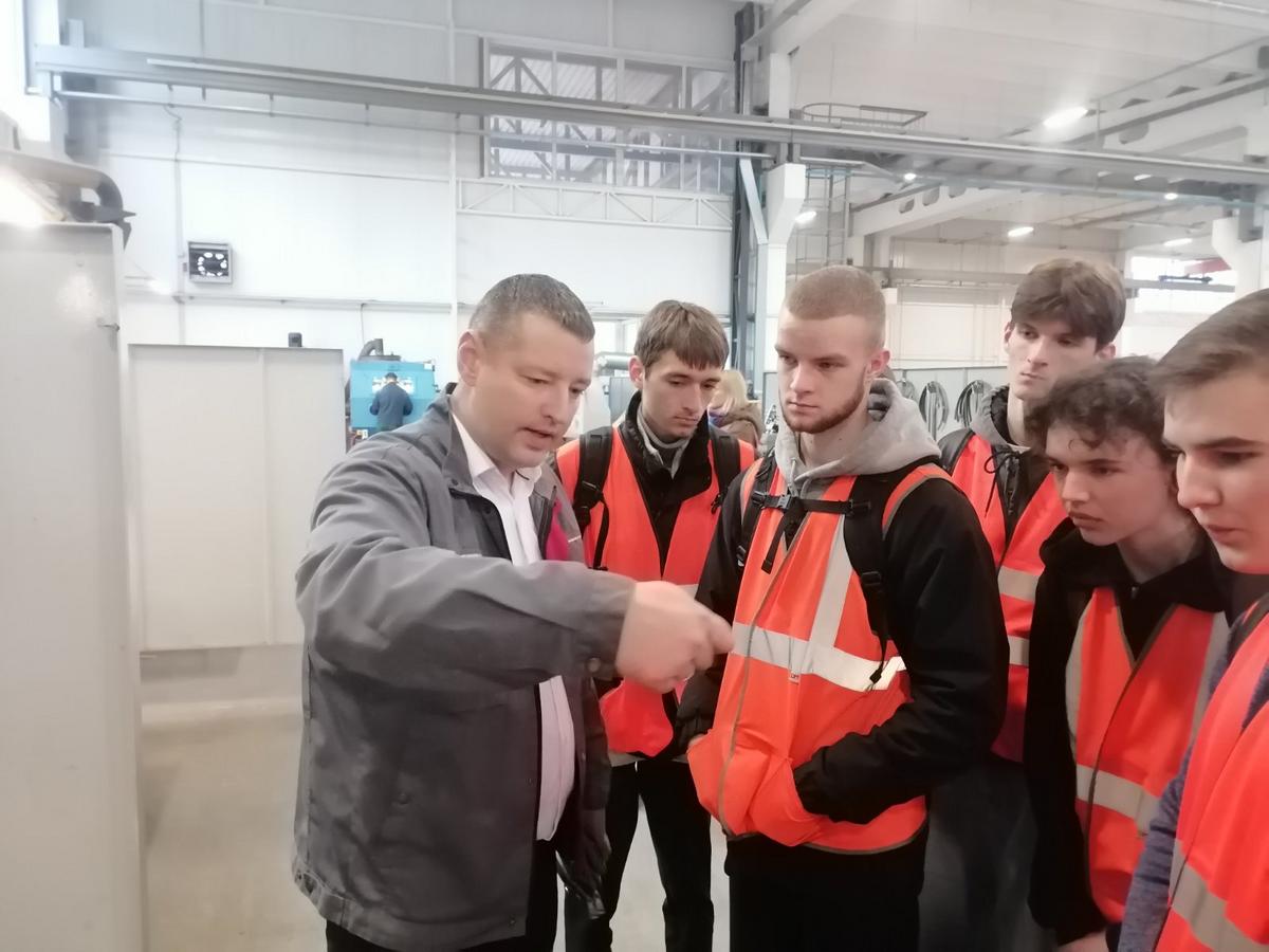 6 Студенты посетили с экскурсией ИУП "Веза Гомель"