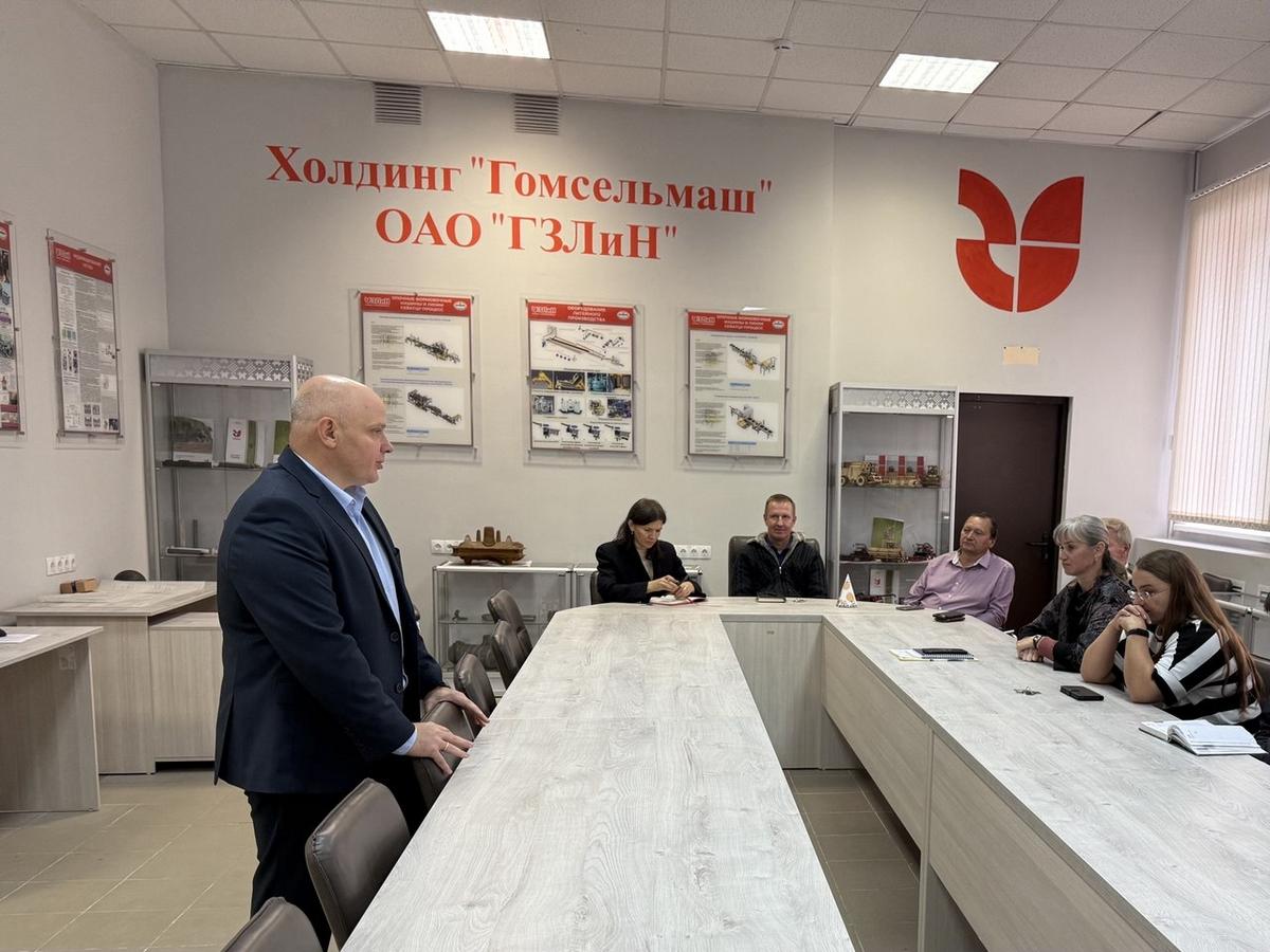 На машиностроительном факультете прошла встреча кураторов с деканом На машиностроительном факультете прошла встреча кураторов с деканом