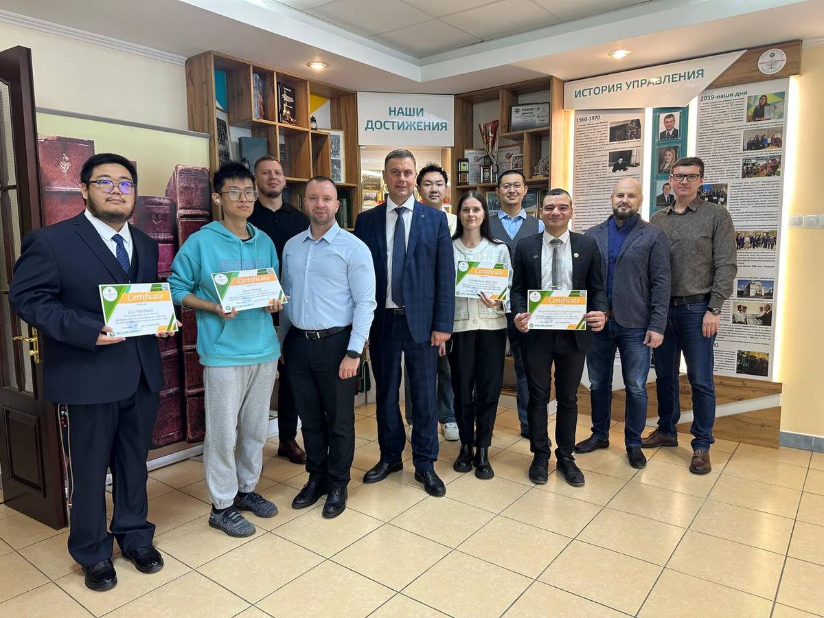 9 Ознакомительная экскурсия по буровой установке для аспирантов и магистрантов из Китая, Египта и Беларуси 9 Ознакомительная экскурсия по буровой установке для аспирантов и магистрантов из Китая, Египта и Беларуси