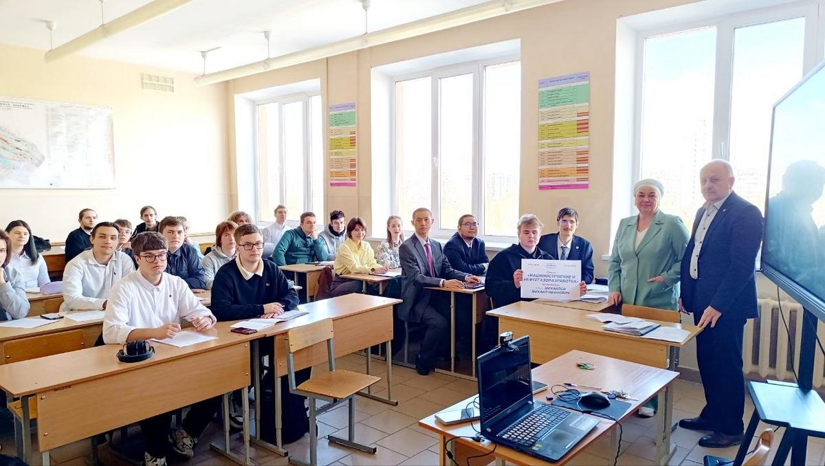 1 Работа секции "Машиностроение и Нефтегазразработка" на международной студенческой конференции