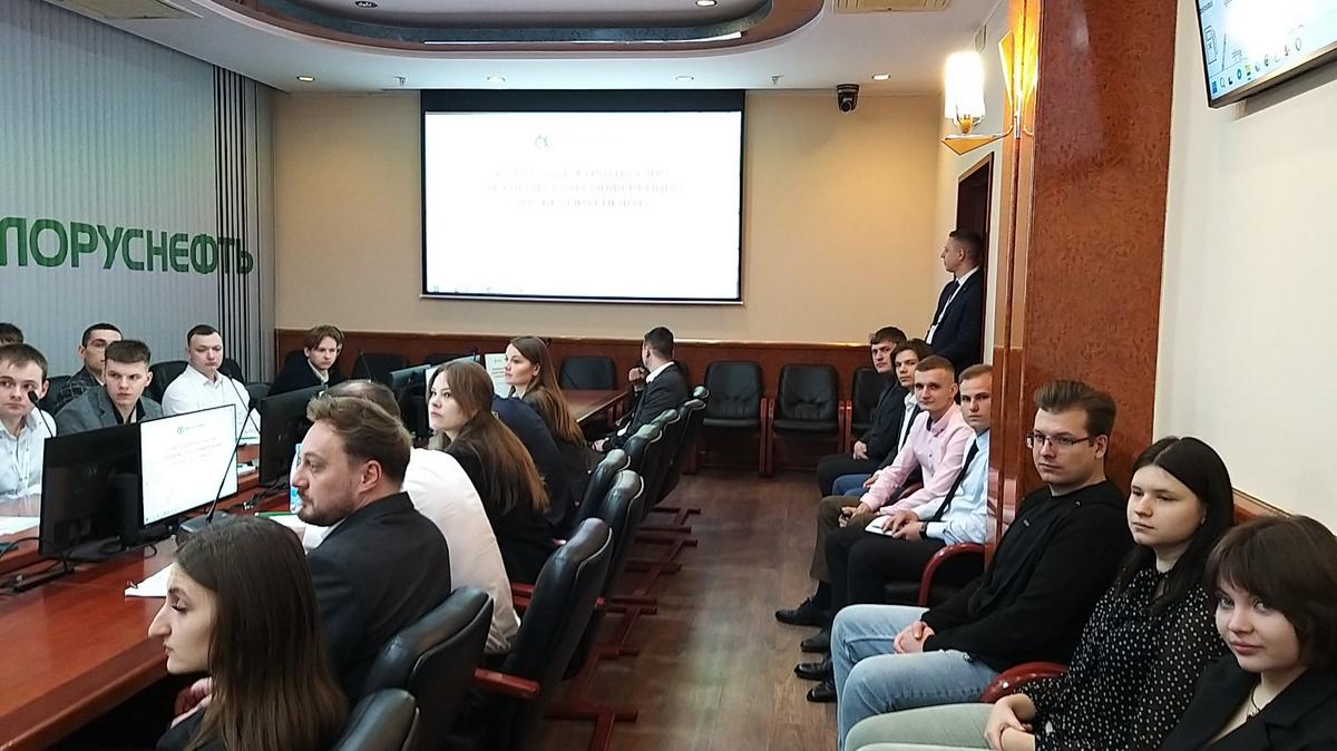 07 Студенты ГГТУ им. П.О.Сухого на XV Молодежной научно-технической конференции ПО "Белоруснефть" 07 Студенты ГГТУ им. П.О.Сухого на XV Молодежной научно-технической конференции ПО "Белоруснефть"