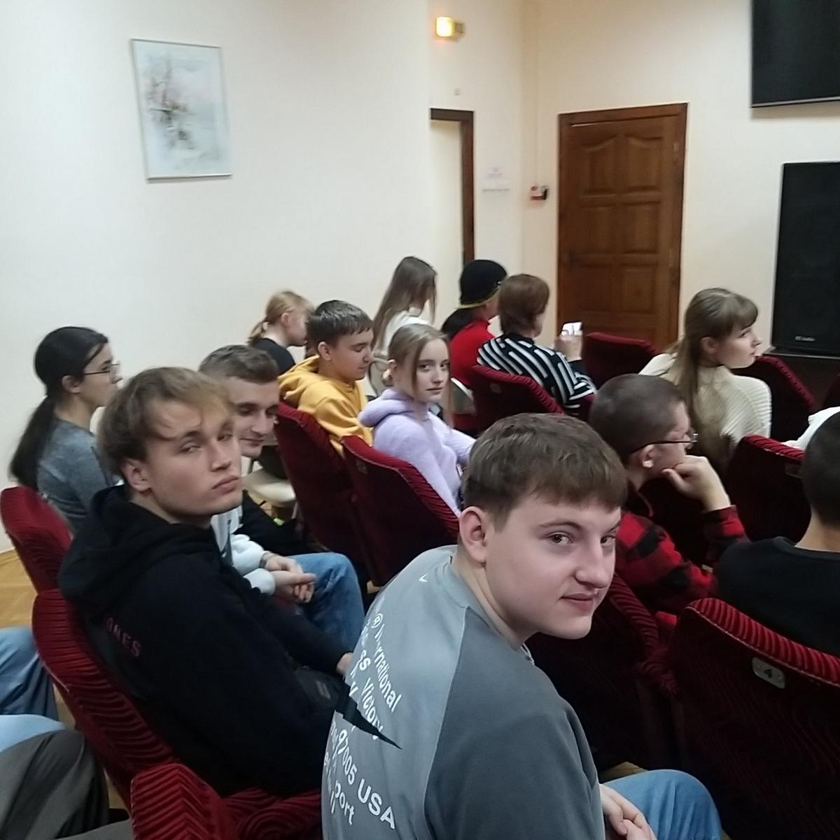 3 Группа НР-31 посетила библиотечный народный любительский театр "Грачи"