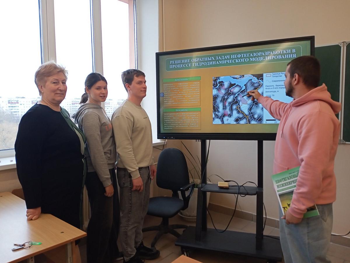 2 Заседание секции "Моделирование нефтегазовых месторождений" на кафедре "Нефтегазоразработка и гидропневмоавтоматика"