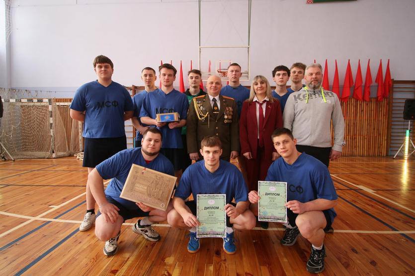 10 Вдохновляющий военно-спортивный праздник: команда машиностроительного факультета одерживает победу в соревнованиях к Дню защитников Отечества 10 Вдохновляющий военно-спортивный праздник: команда машиностроительного факультета одерживает победу в соревнованиях к Дню защитников Отечества
