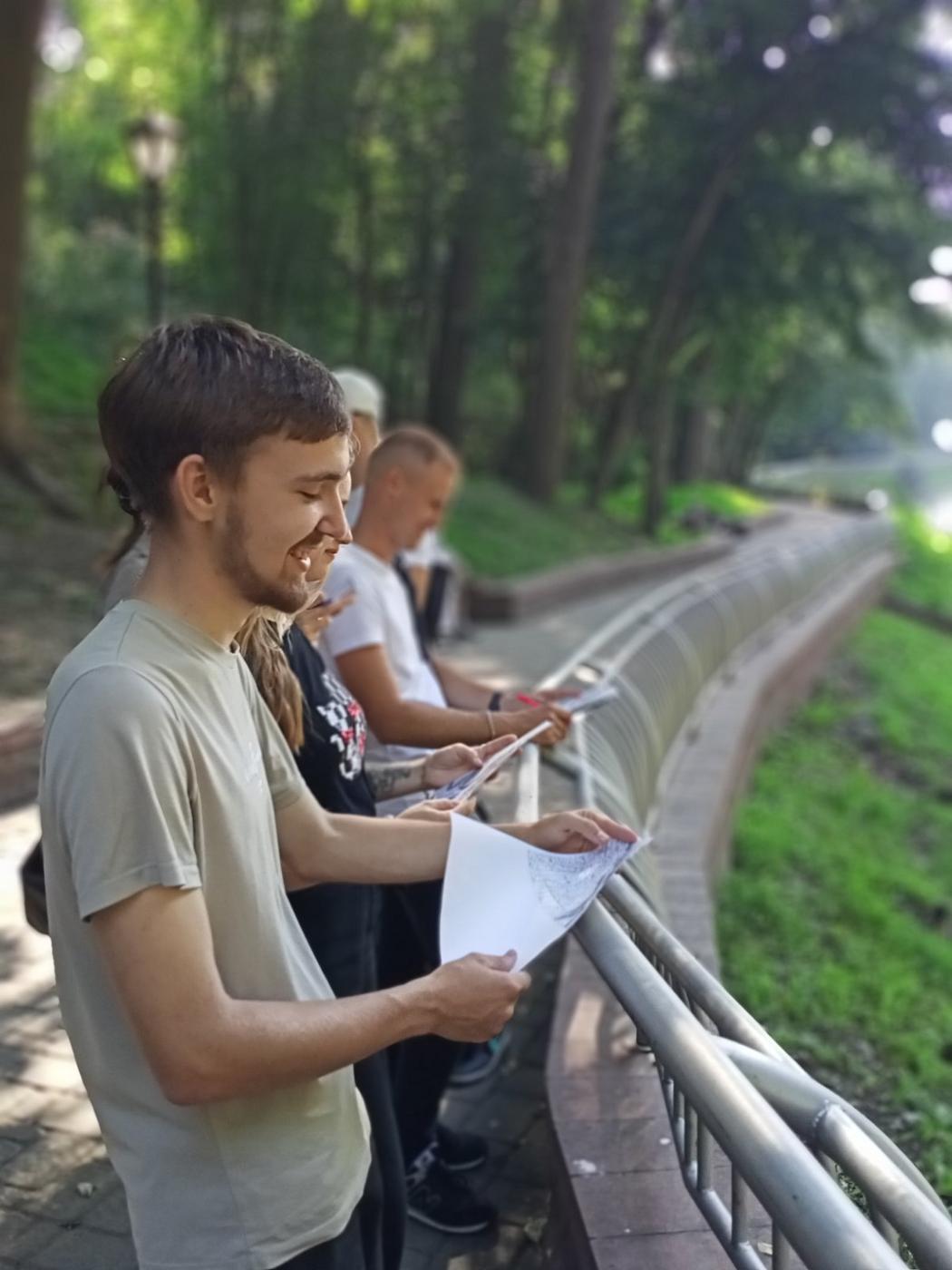 Студенты МСФ группы НР-41 проходят геодезическую практику в зелёной зоне г. Гомеля