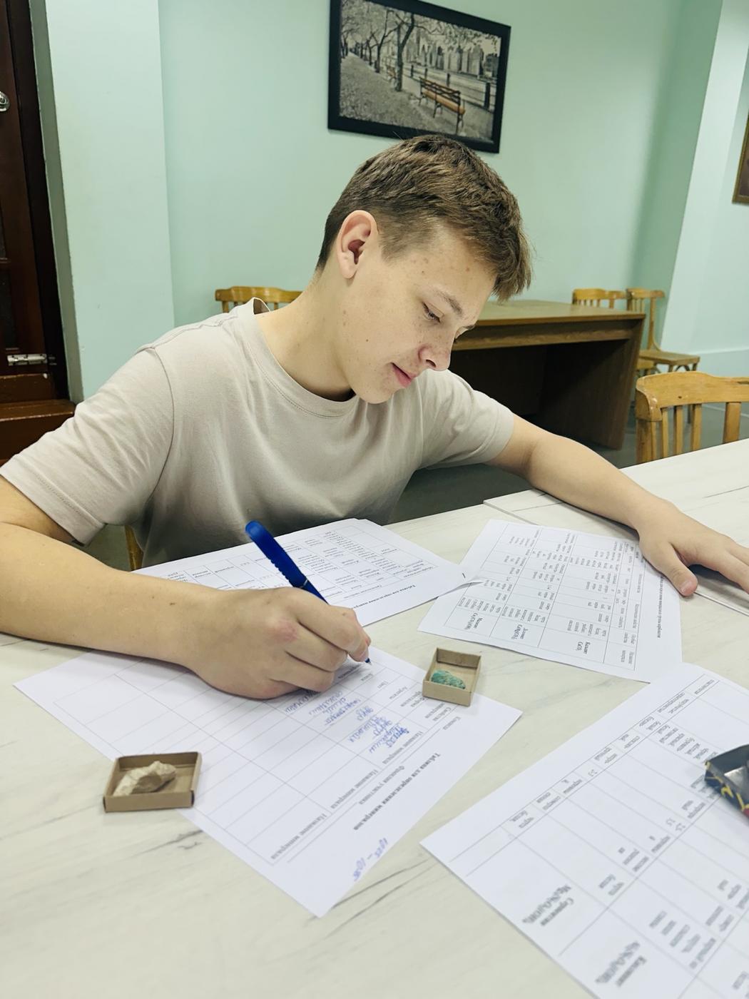 Занятия по подготовке учащихся Детского центра творчества к участию в XV Всероссийской открытой полевой Олимпиаде юных геологов по направлению "Нефть и газ"