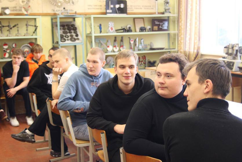 08 Увлекательную экскурсию по лабораториям Политеха для студентов из Пскова провели преподаватели машиностроительного факультета в рамках программы "Техническое образование в Молодежной столице Беларуси"