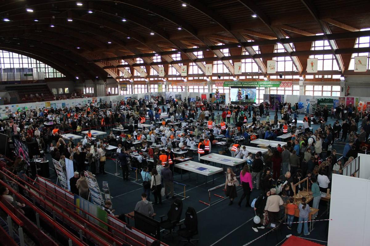 1 Студенты МСФ на турнире по робототехнике