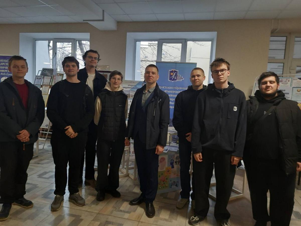 1 Студенты МСФ на выставке  «В единстве народа - сила страны»