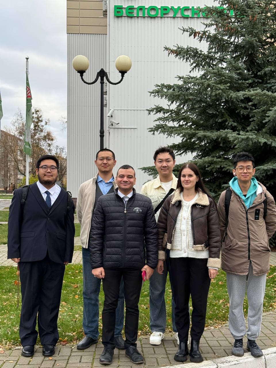 1 Ознакомительная экскурсия по буровой установке для аспирантов и магистрантов из Китая, Египта и Беларуси 1 Ознакомительная экскурсия по буровой установке для аспирантов и магистрантов из Китая, Египта и Беларуси