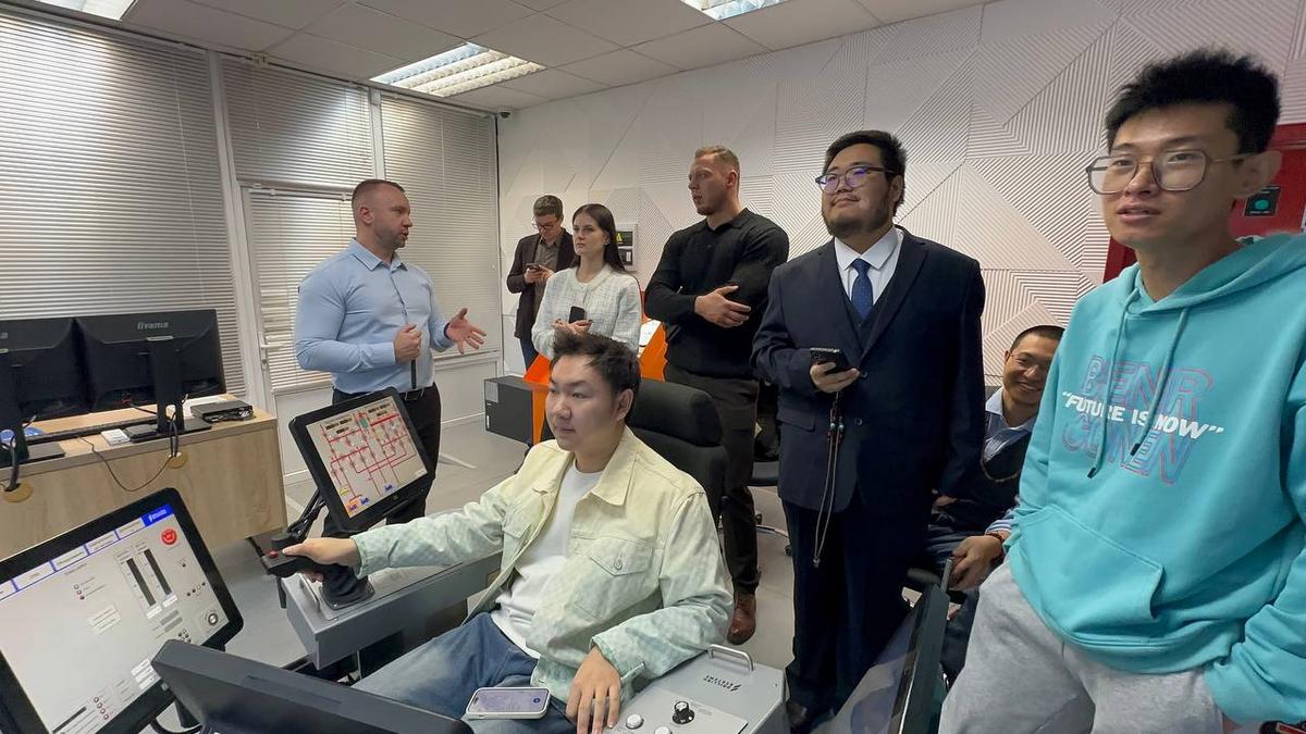 5 Ознакомительная экскурсия по буровой установке для аспирантов и магистрантов из Китая, Египта и Беларуси 5 Ознакомительная экскурсия по буровой установке для аспирантов и магистрантов из Китая, Египта и Беларуси