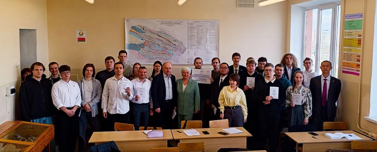 2 Работа секции "Машиностроение и Нефтегазразработка" на международной студенческой конференции