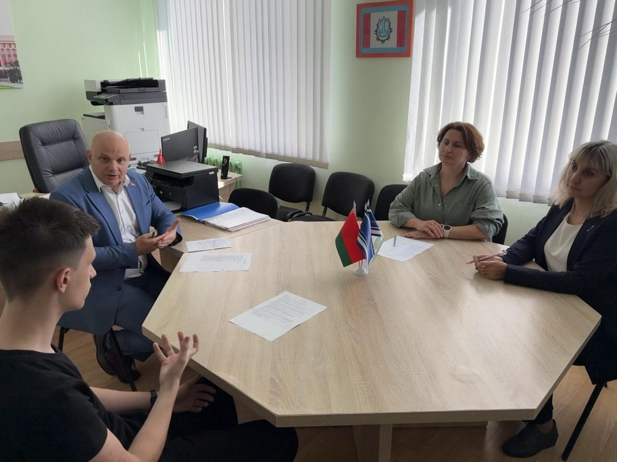 На машиностроительном факультете прошли встречи первокурсников с деканом и его заместителями На машиностроительном факультете прошли встречи первокурсников с деканом и его заместителями