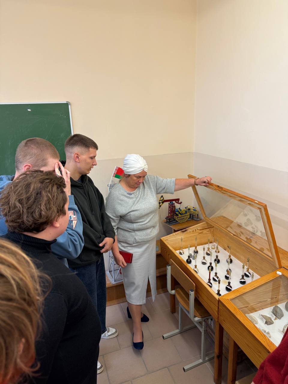 05 Увлекательную экскурсию по лабораториям Политеха для студентов из Пскова провели преподаватели машиностроительного факультета в рамках программы "Техническое образование в Молодежной столице Беларуси"