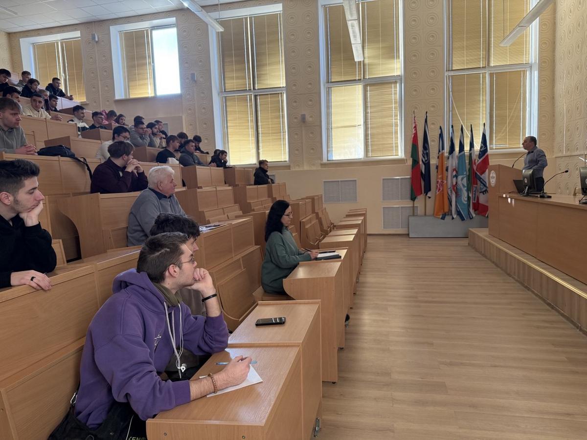 1 Встреча студентов выпускных курсов с представителем предприятия-заказчика кадров ООО «Гефлис»