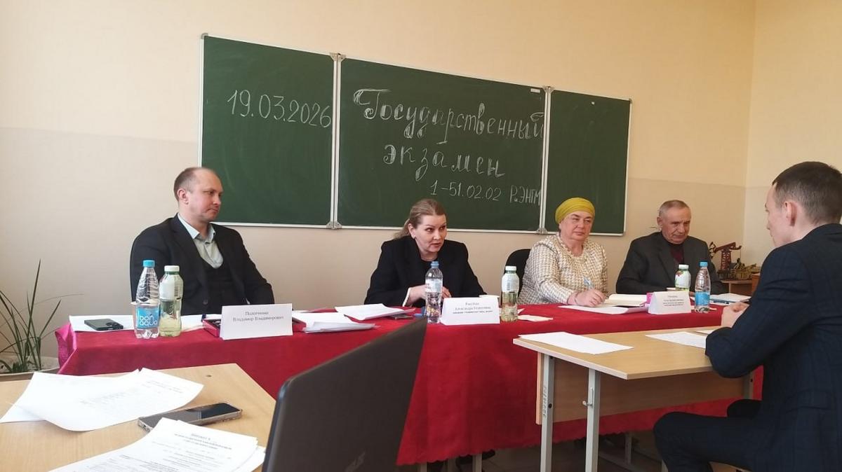 Экзамен по специальным дисциплинам у студентов группы специальности «Разработка и эксплуатация нефтяных и газовых месторождений» Экзамен по специальным дисциплинам у студентов группы специальности «Разработка и эксплуатация нефтяных и газовых месторождений»